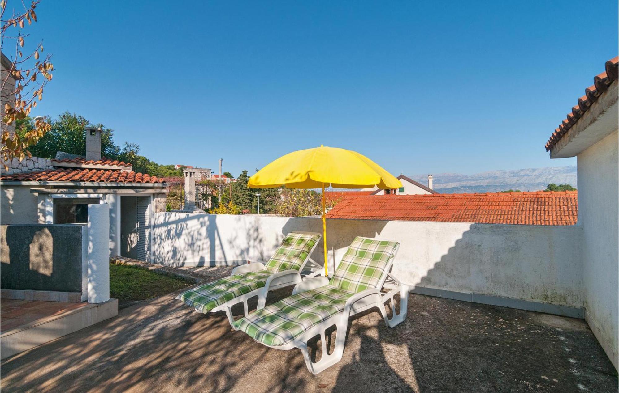 1 Bedroom Cozy Apartment In Splitska Exterior photo